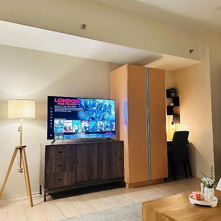 81 Newport Condominium Cluster 5 3A By Rechelle Nunag Pasay Exterior photo