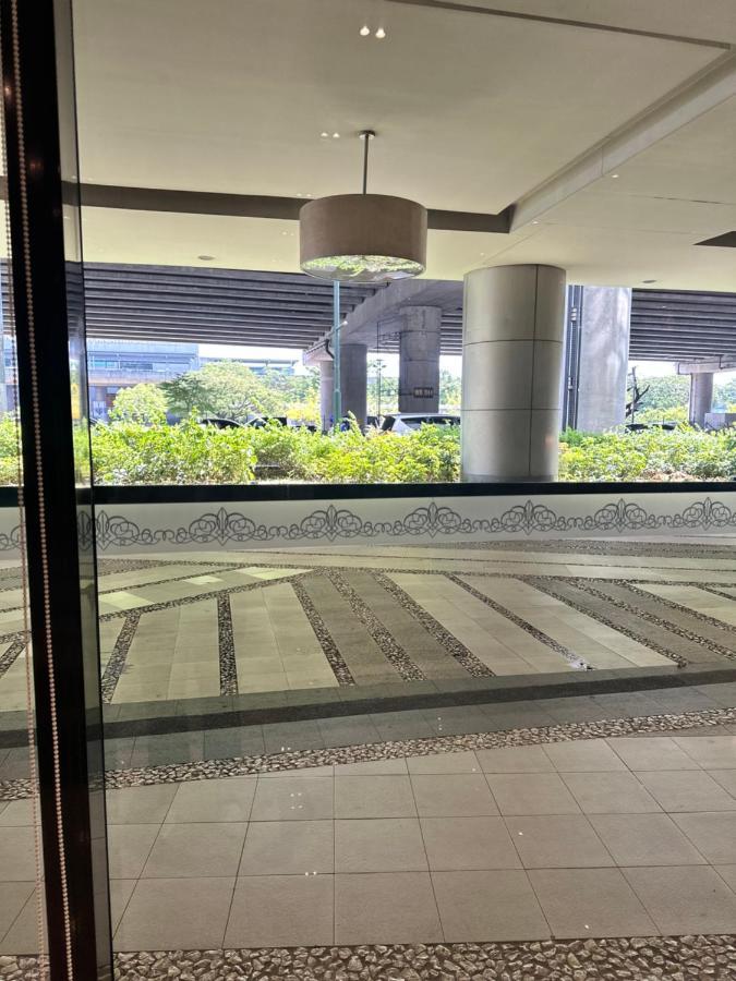 81 Newport Condominium Cluster 5 3A By Rechelle Nunag Pasay Exterior photo